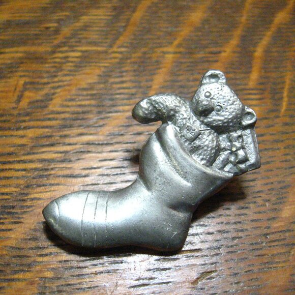 Christmas Stocking Teddy Bear Vintage Pewter Lapel Pin - Picture 2 of 4